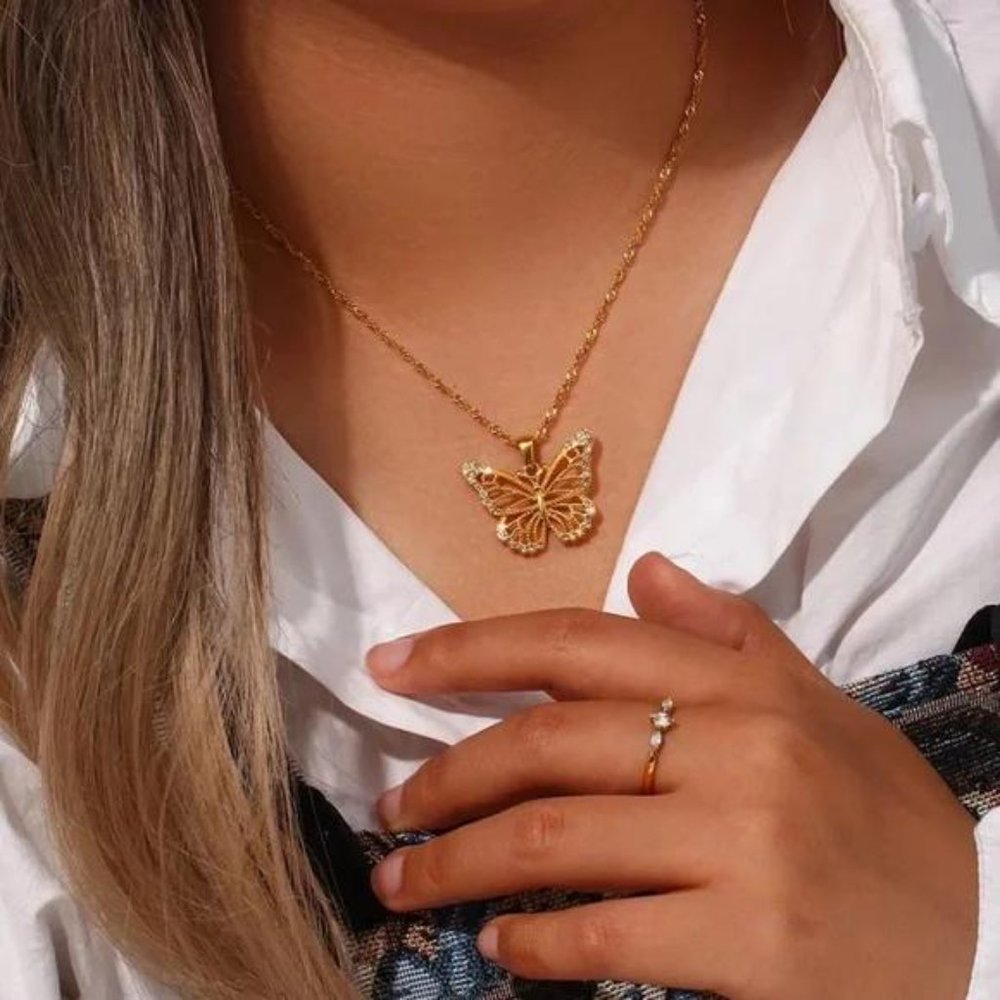 New Butterfly 18K Gold Hollow Out Pendant Necklace, NICE NECKLACE, CUTE NECKLACE - Picture 2 of 6